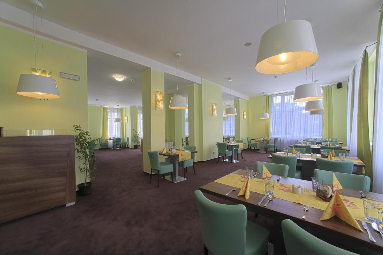 Hotel Zámeček Poděbrady Esterno foto