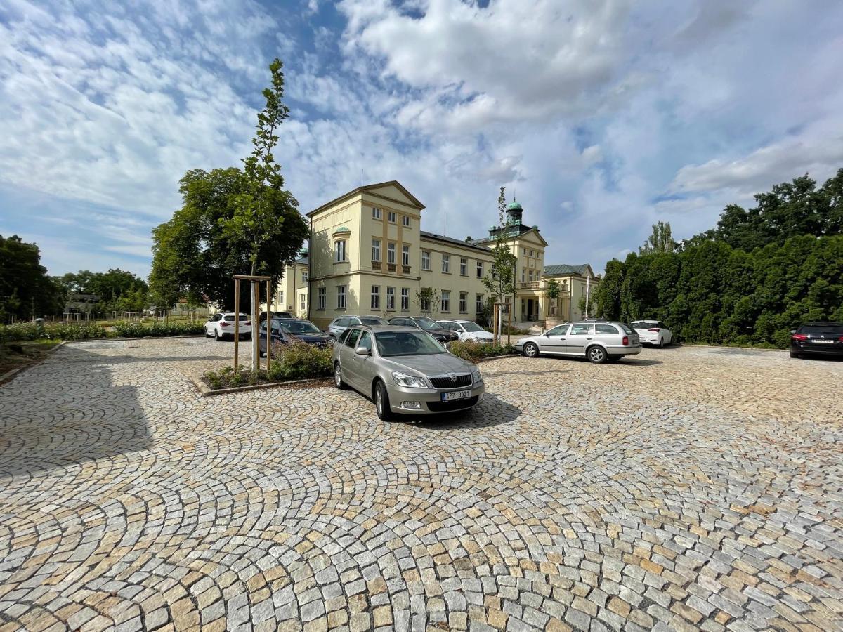 Hotel Zámeček Poděbrady Esterno foto