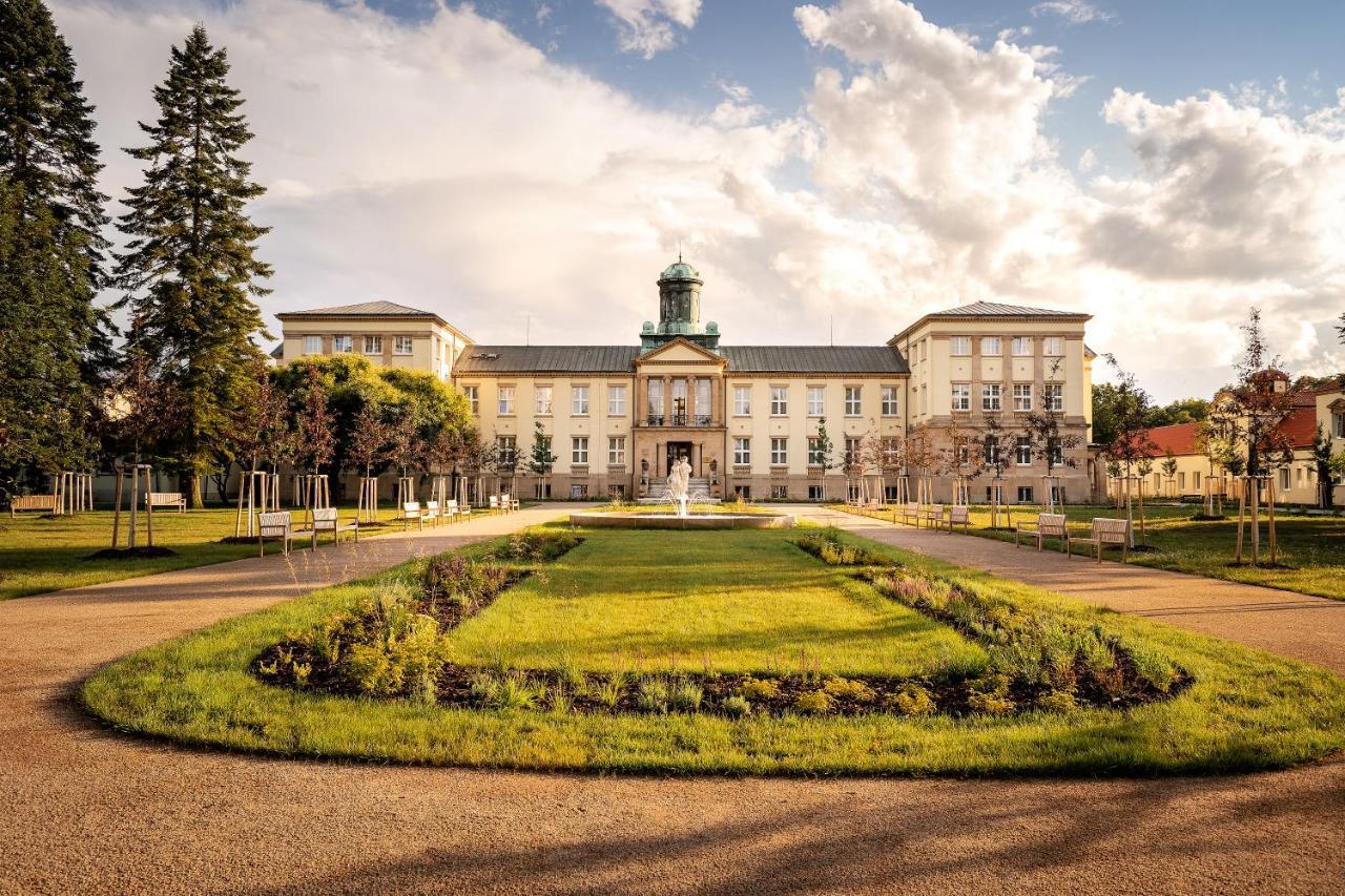 Hotel Zámeček Poděbrady Esterno foto