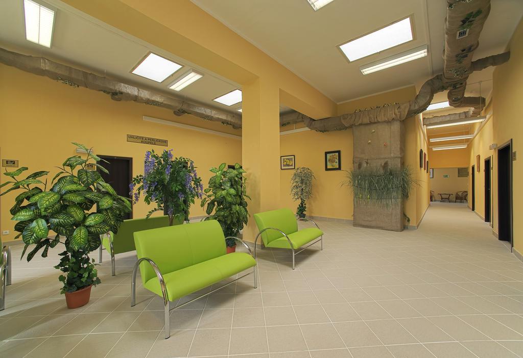 Hotel Zámeček Poděbrady Esterno foto