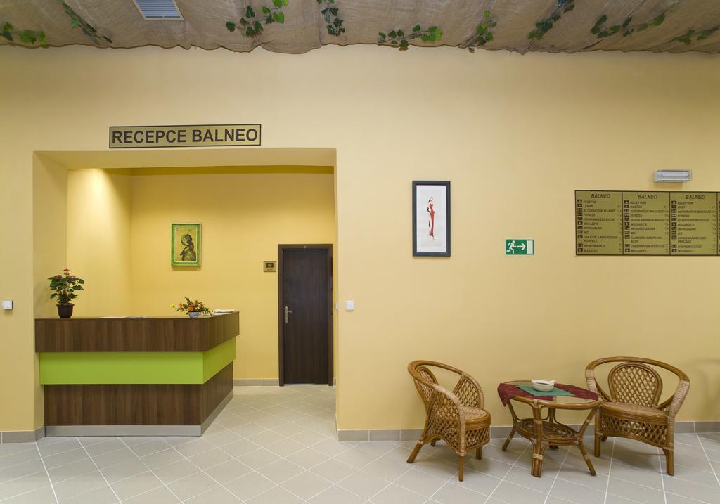 Hotel Zámeček Poděbrady Esterno foto