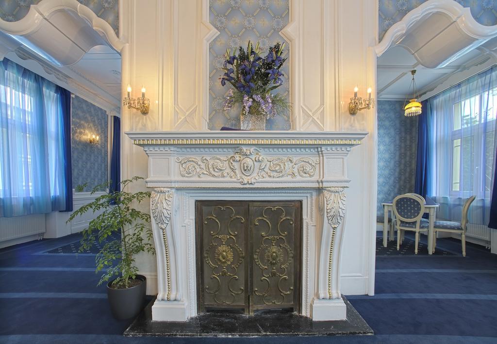 Hotel Zámeček Poděbrady Esterno foto